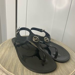 Micheal Kors thong sandals black
